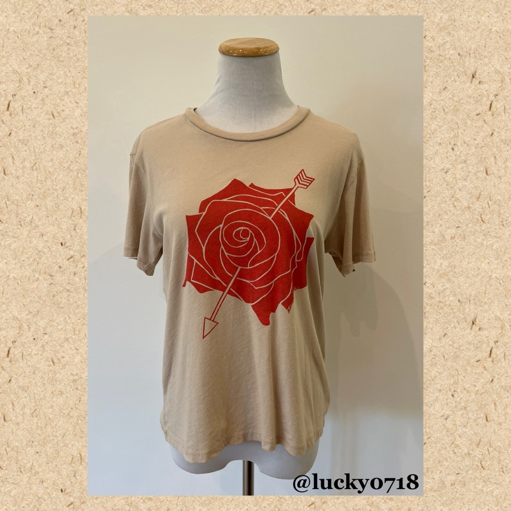 Lauren Moshi Tan & Red Graphic Rose w Arrow Tee Sz S